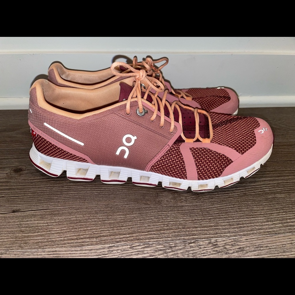 OnCloud women’s running shoes